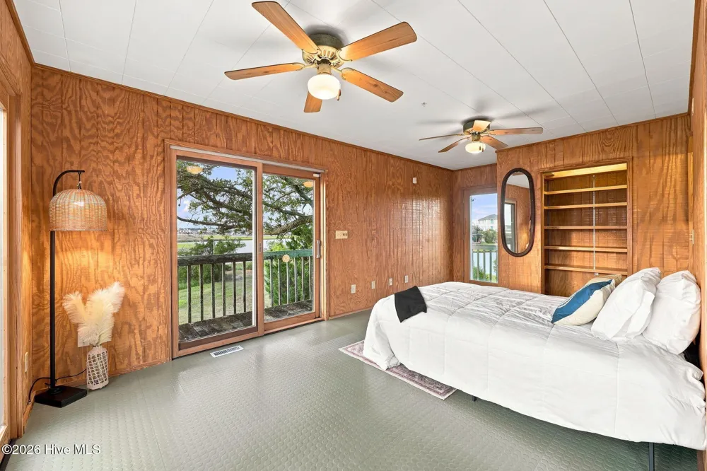 957 Broadway Street Surf City, NC 28445