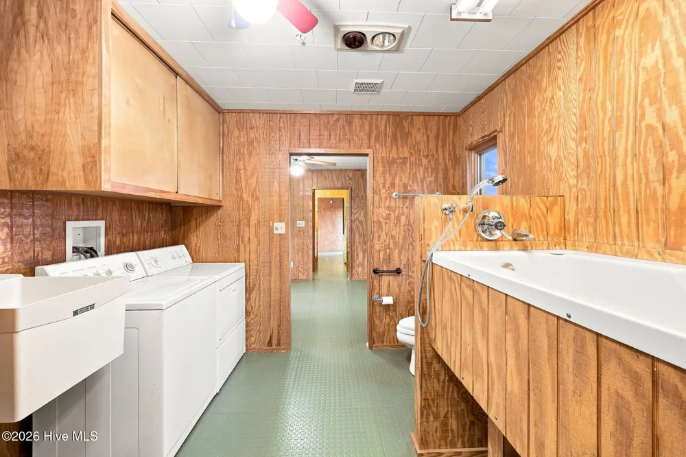 957 Broadway Street Surf City, NC 28445