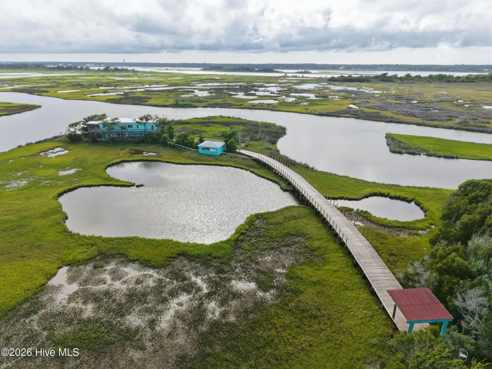 957 Broadway Street Surf City, NC 28445