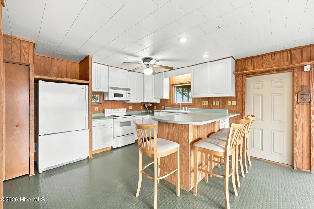 957 Broadway Street Surf City, NC 28445