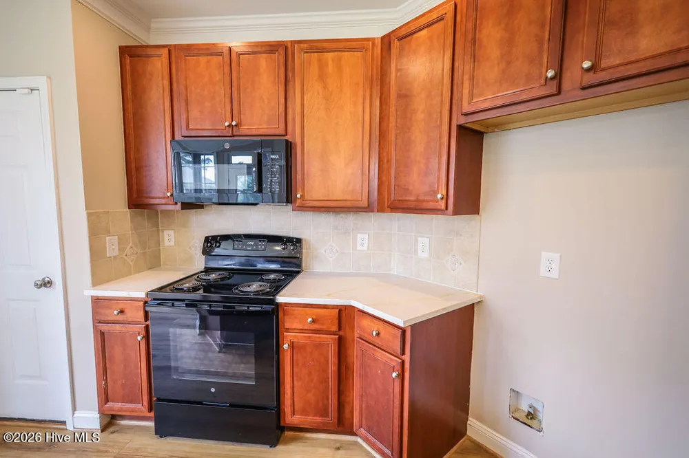 10 London Way Spring Lake, NC 28390