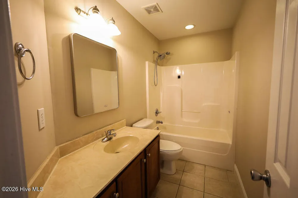 10 London Way Spring Lake, NC 28390