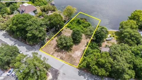 621 Lakeshore Drive