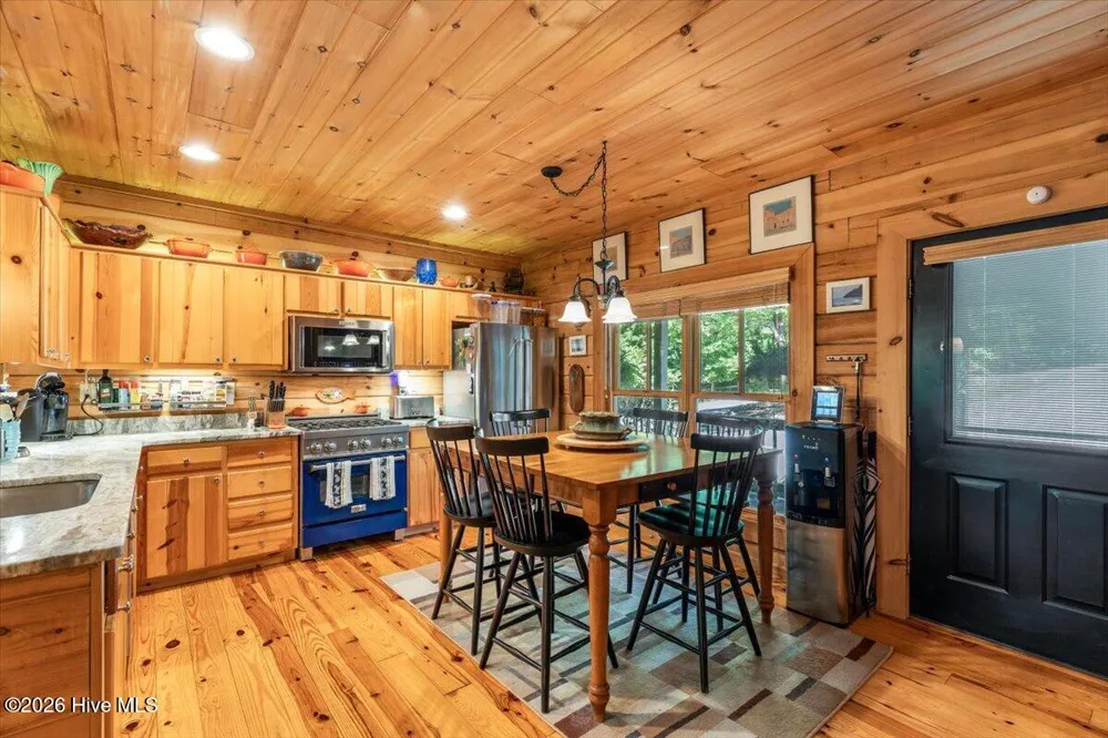 808 Granite Drive Hayesville, NC 28904