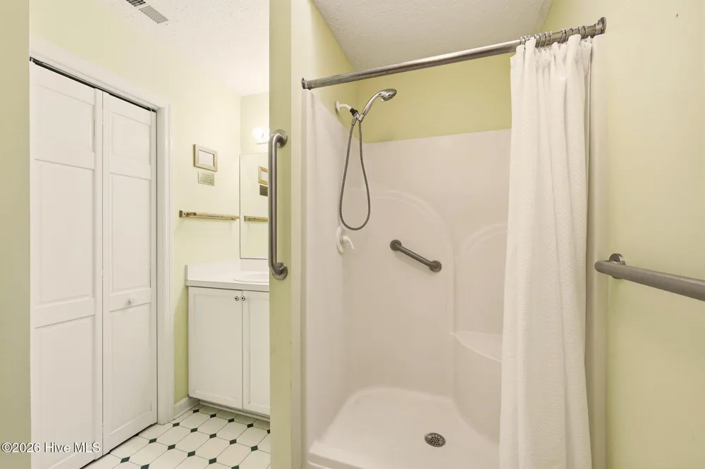 710 Orient Lane Oriental, NC 28571