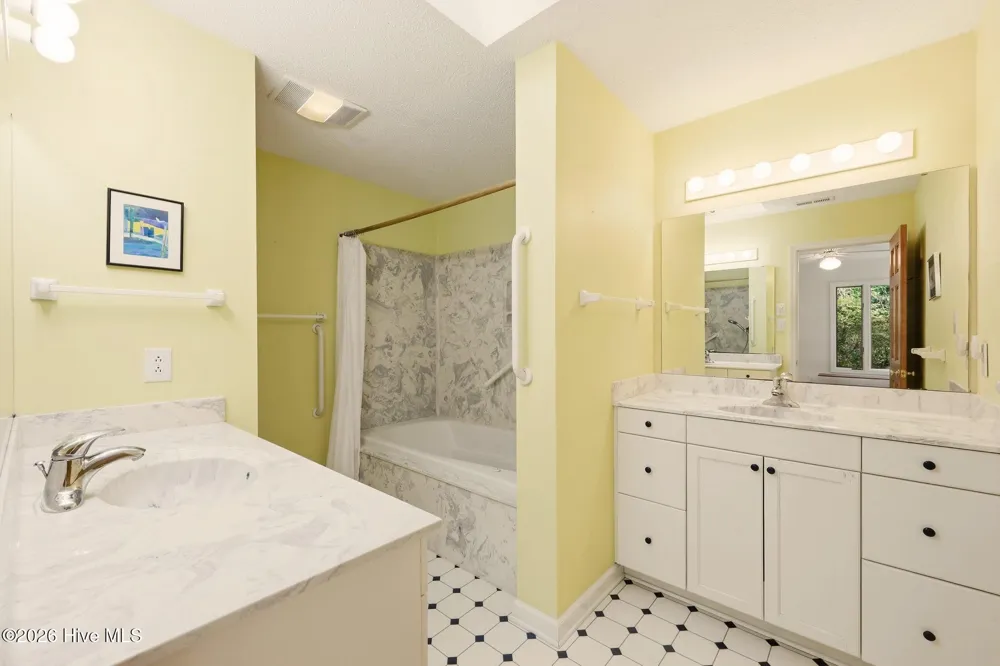 710 Orient Lane Oriental, NC 28571