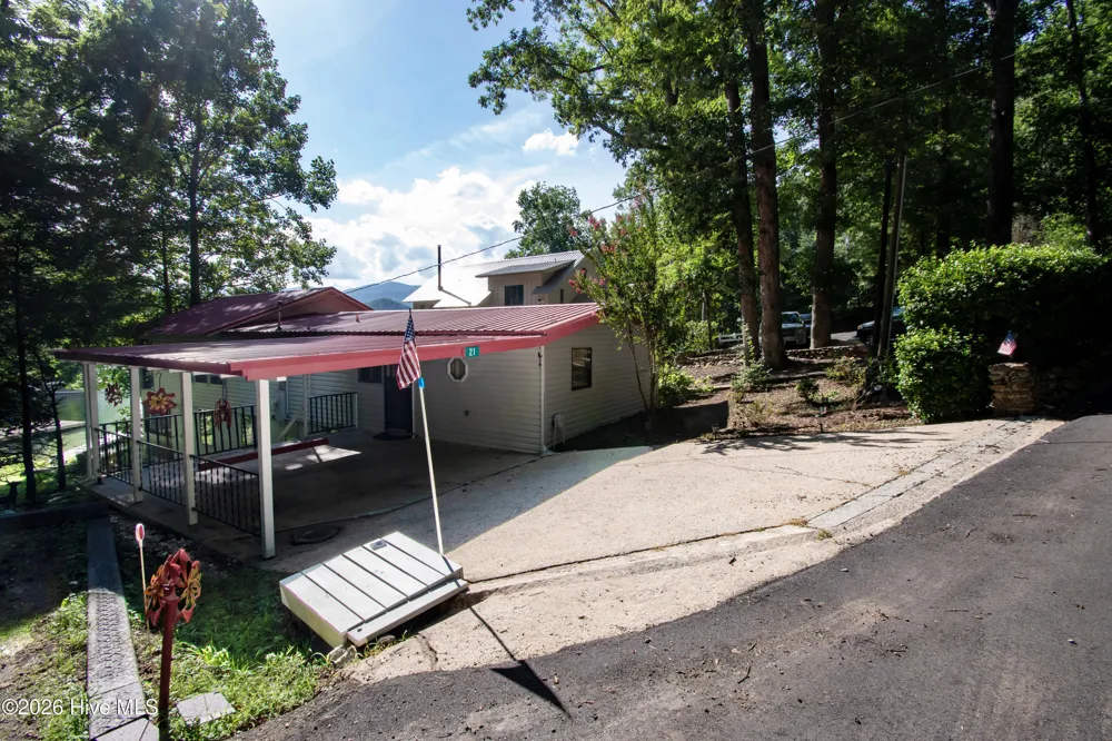 21 Nantahala Terrace Lake Santeetlah, NC 28771