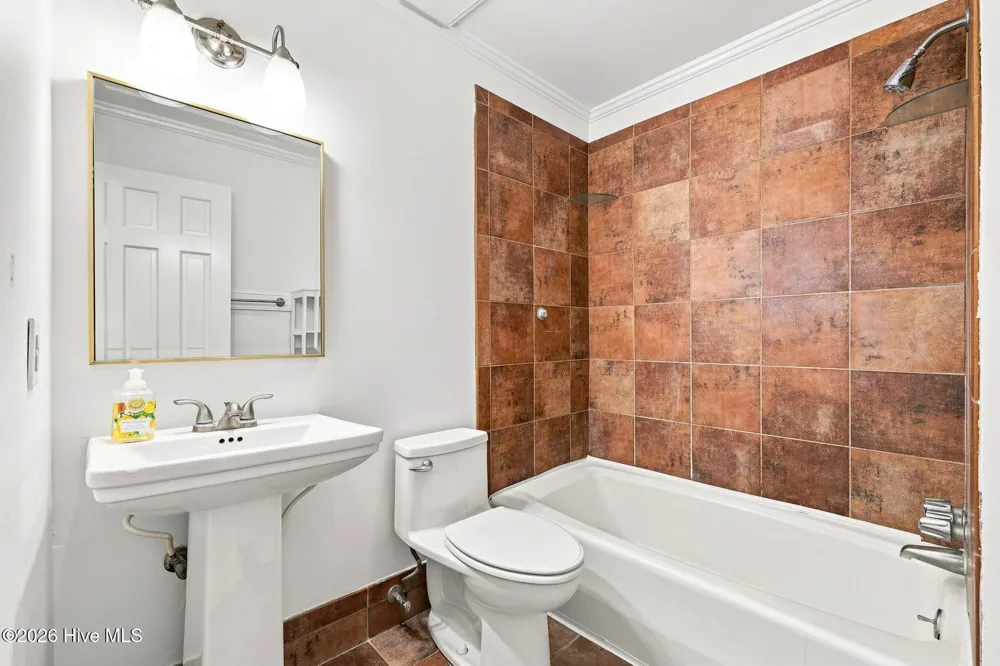 206 Ellison Drive Washington, NC 27889