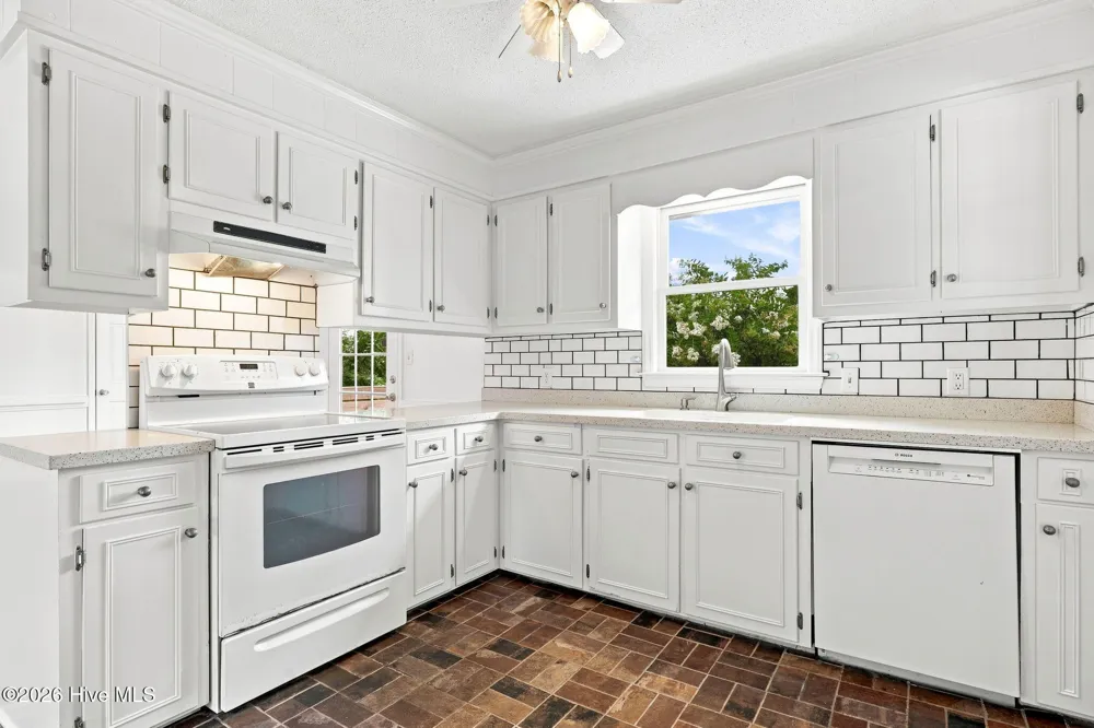 206 Ellison Drive Washington, NC 27889