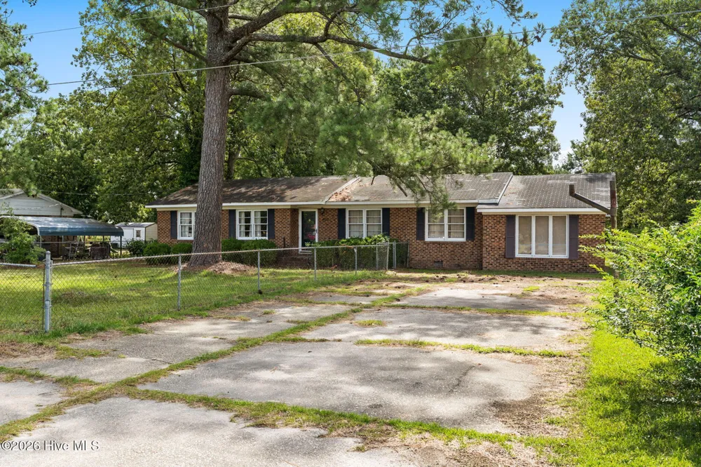 402 5th Street Bladenboro, NC 28320