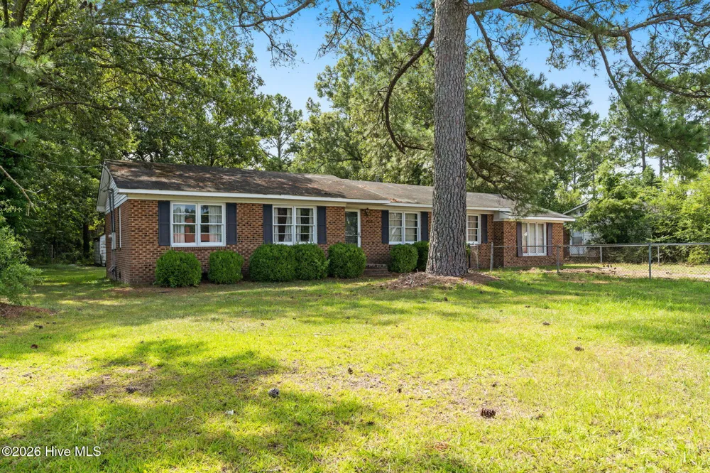 402 5th Street Bladenboro, NC 28320