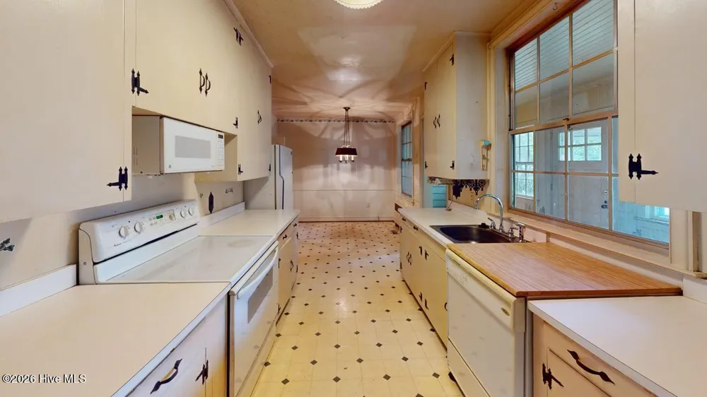 808 W South Street W Ahoskie, NC 27910