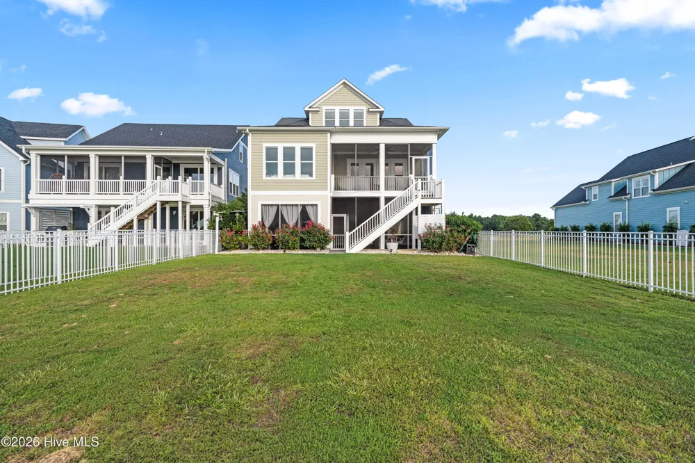 262 Spicer Lake Drive Holly Ridge, NC 28445