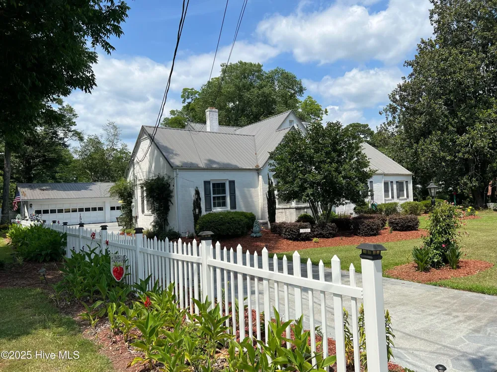 313 E 1st Avenue Chadbourn, NC 28431