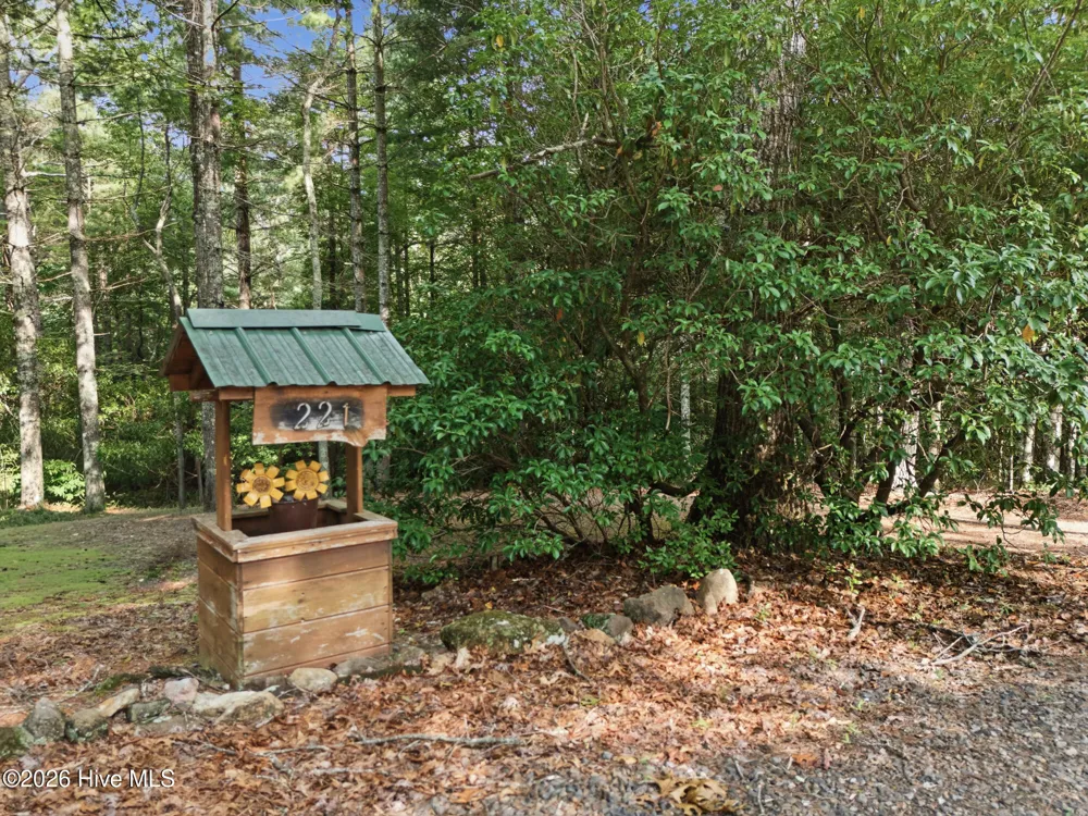 221 Chatto Loop Murphy, NC 28906