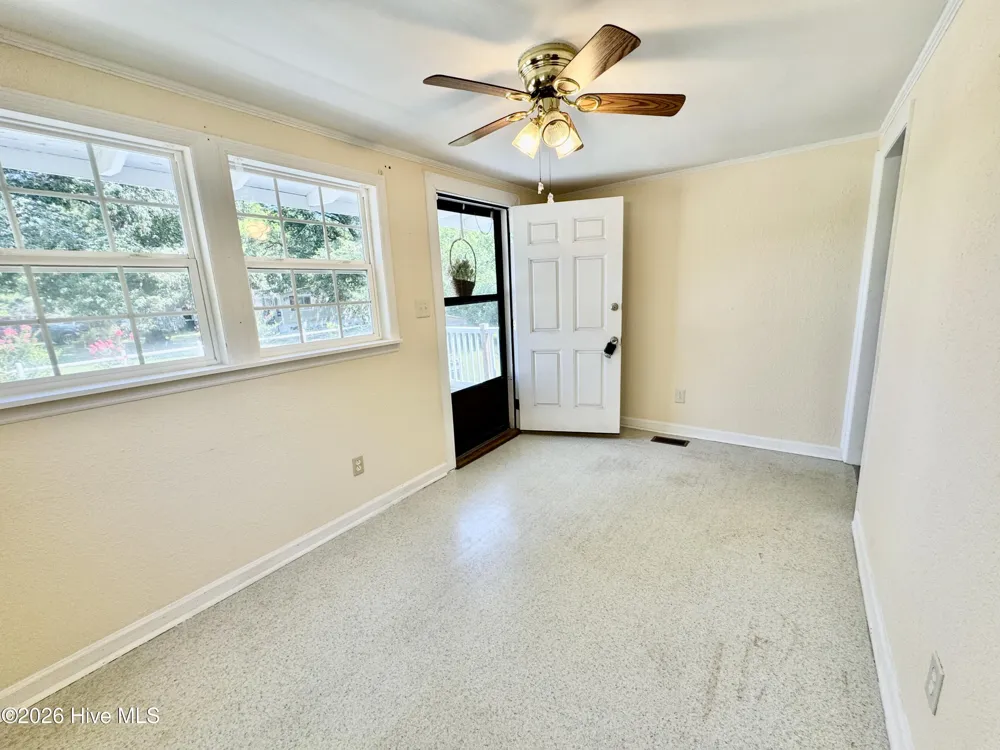 136 Floyd Pond Lane Richlands, NC 28574