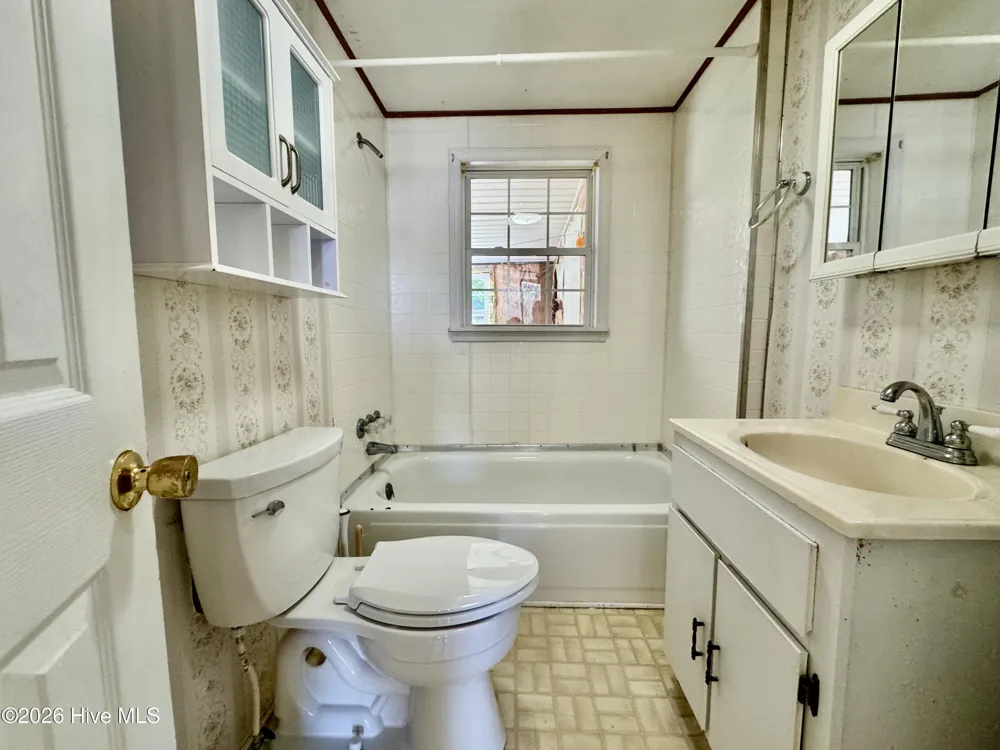 136 Floyd Pond Lane Richlands, NC 28574