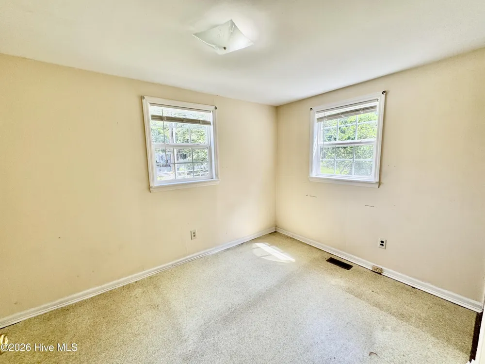 136 Floyd Pond Lane Richlands, NC 28574