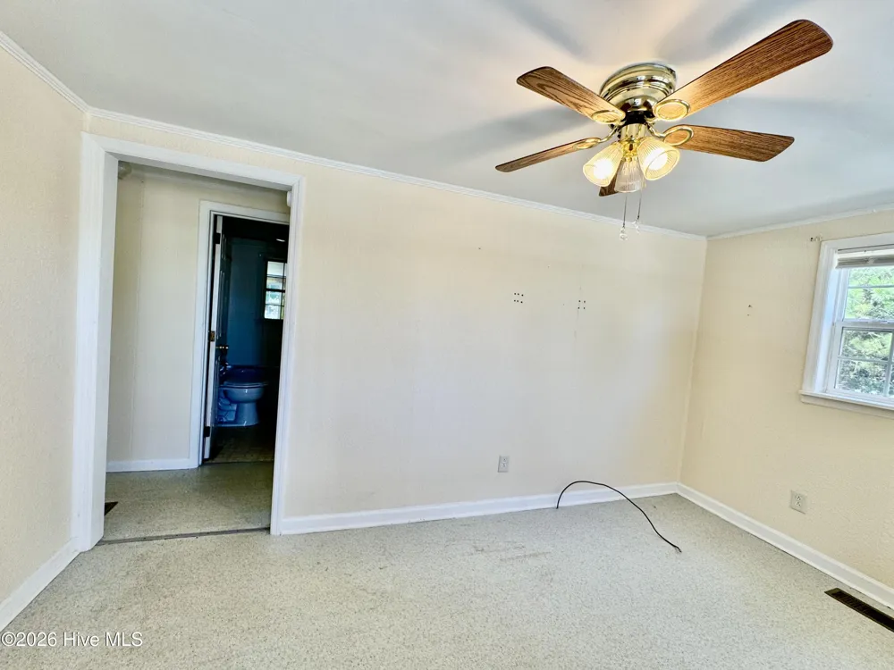 136 Floyd Pond Lane Richlands, NC 28574