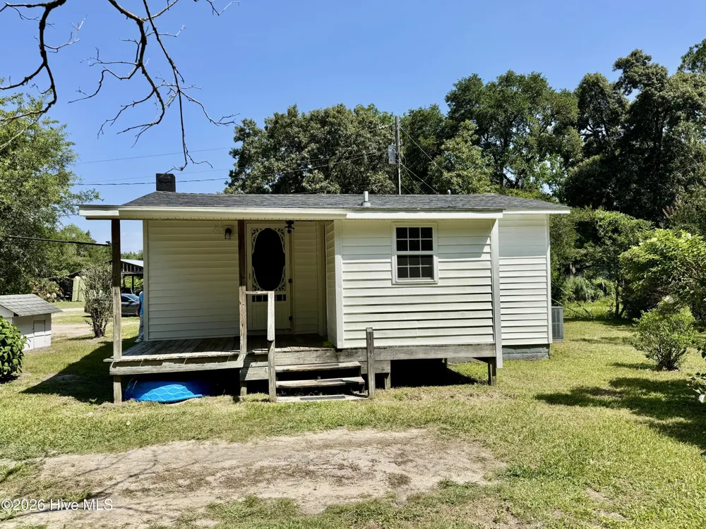 136 Floyd Pond Lane Richlands, NC 28574