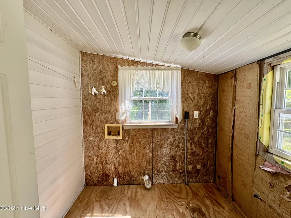 136 Floyd Pond Lane Richlands, NC 28574