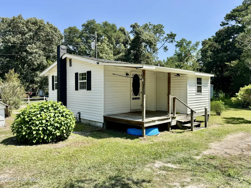136 Floyd Pond Lane Richlands, NC 28574