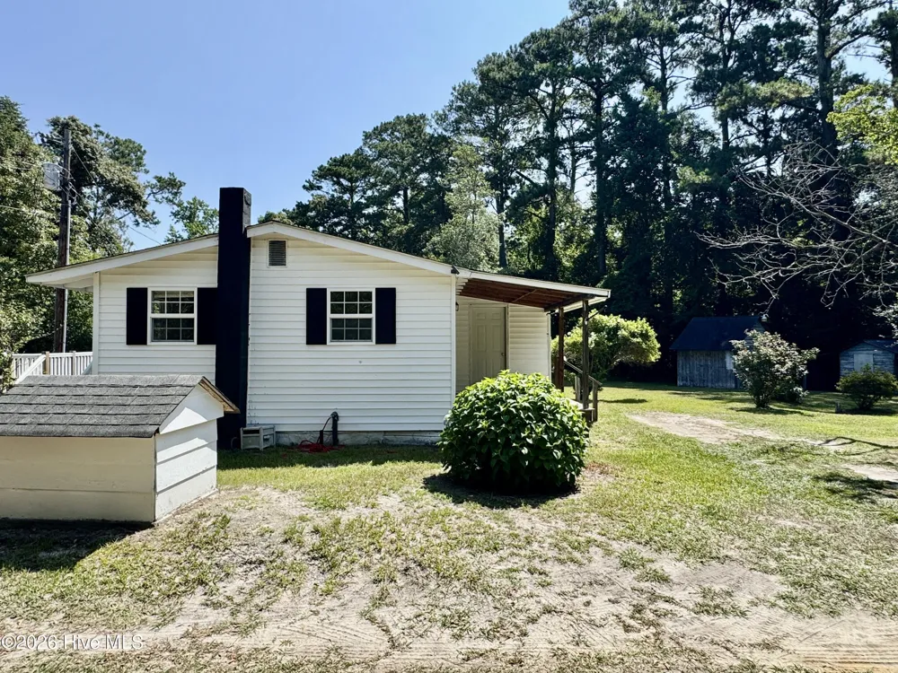136 Floyd Pond Lane Richlands, NC 28574