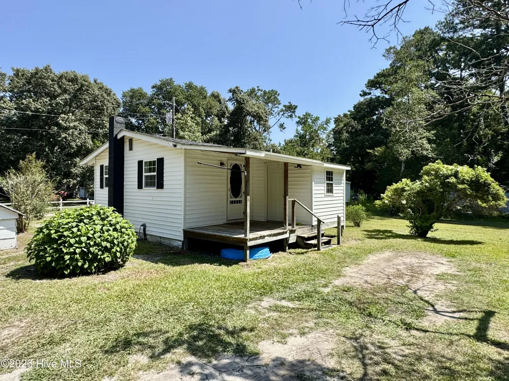136 Floyd Pond Lane Richlands, NC 28574