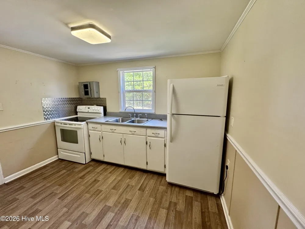 136 Floyd Pond Lane Richlands, NC 28574