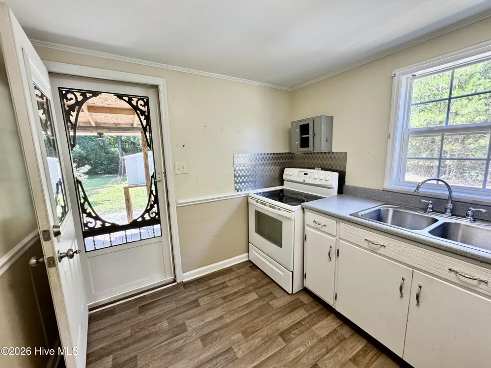 136 Floyd Pond Lane Richlands, NC 28574