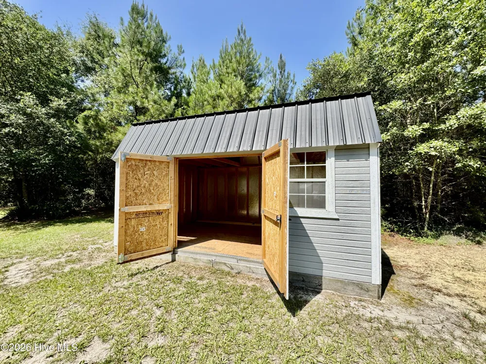 136 Floyd Pond Lane Richlands, NC 28574