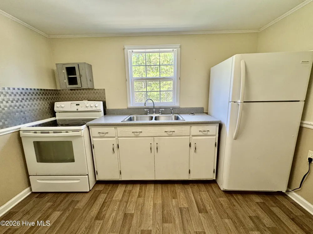 136 Floyd Pond Lane Richlands, NC 28574