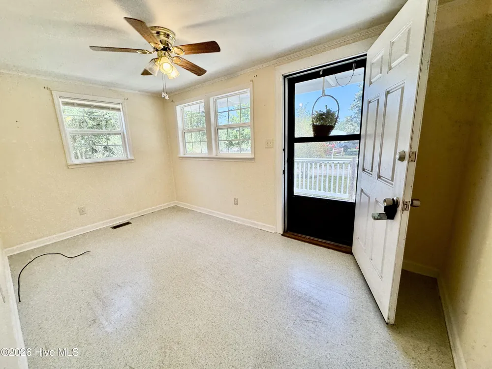 136 Floyd Pond Lane Richlands, NC 28574