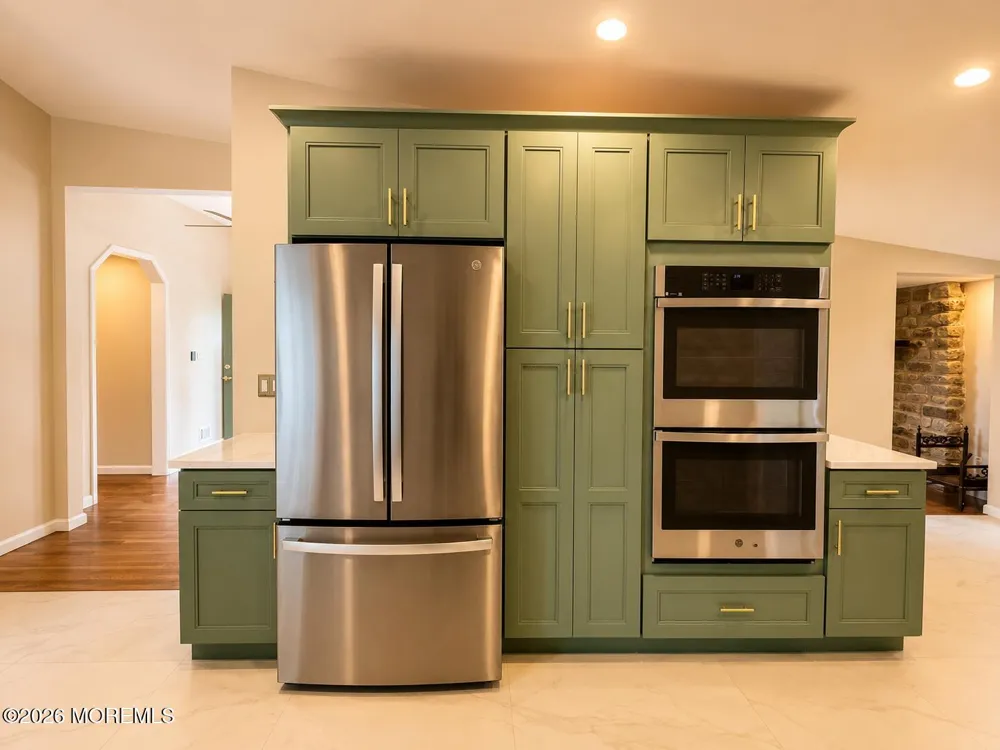 253 Parkview Terrace Lincroft, NJ 07738