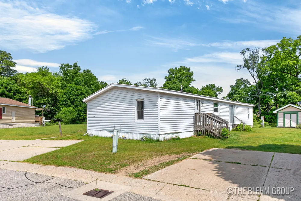 11235 Caron Street SE Lowell Charter Township, MI 49331