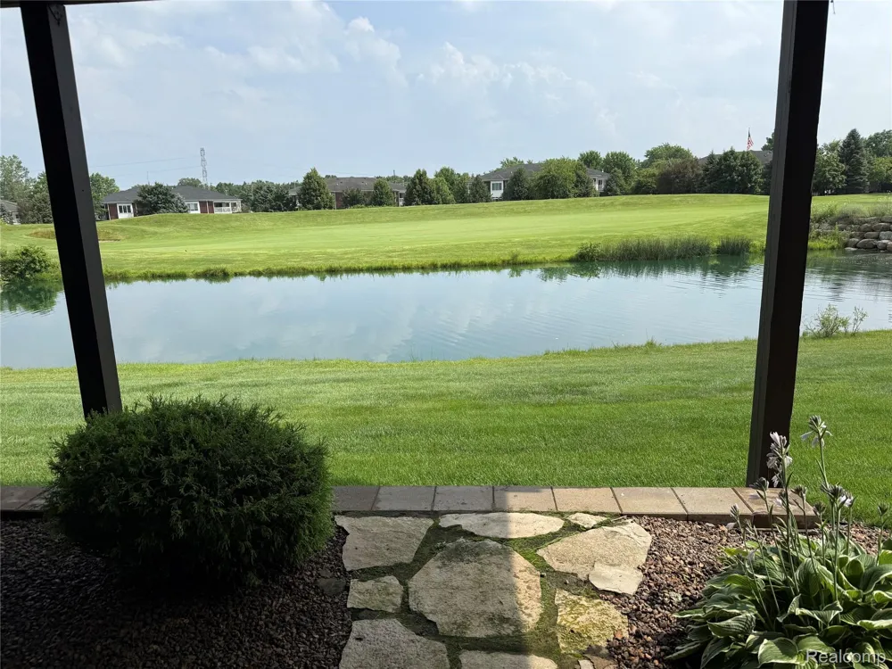 58626 Valley View Drive Washington Township, MI 48094