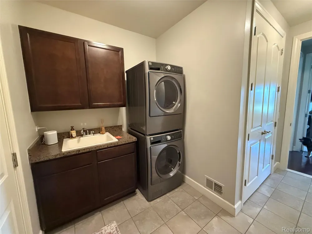 58626 Valley View Drive Washington Township, MI 48094