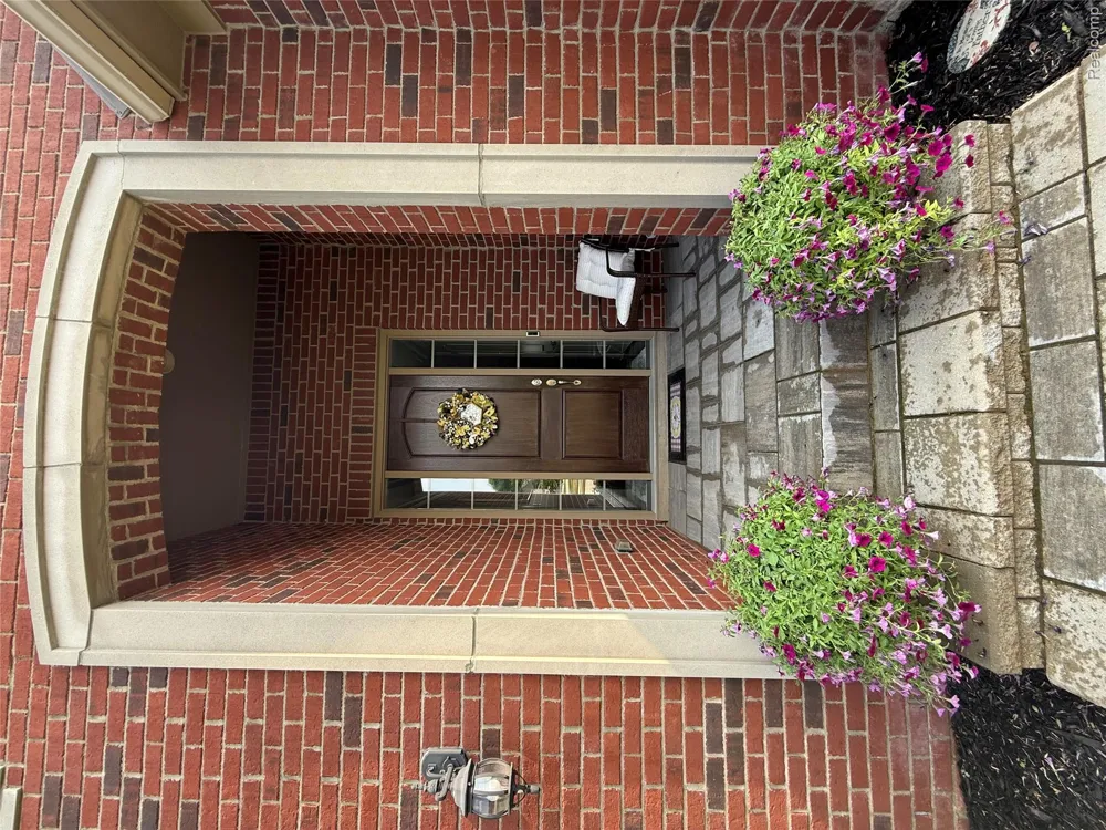 58626 Valley View Drive Washington Township, MI 48094