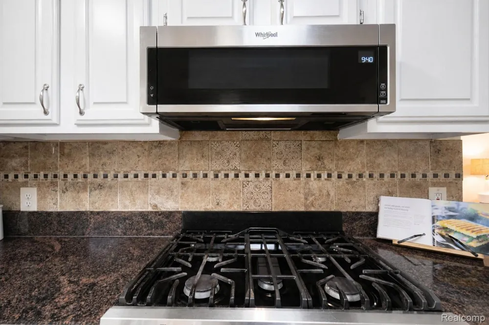 47370 Scarlet Drive Novi City, MI 48374
