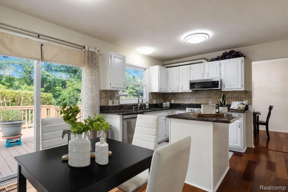47370 Scarlet Drive Novi City, MI 48374
