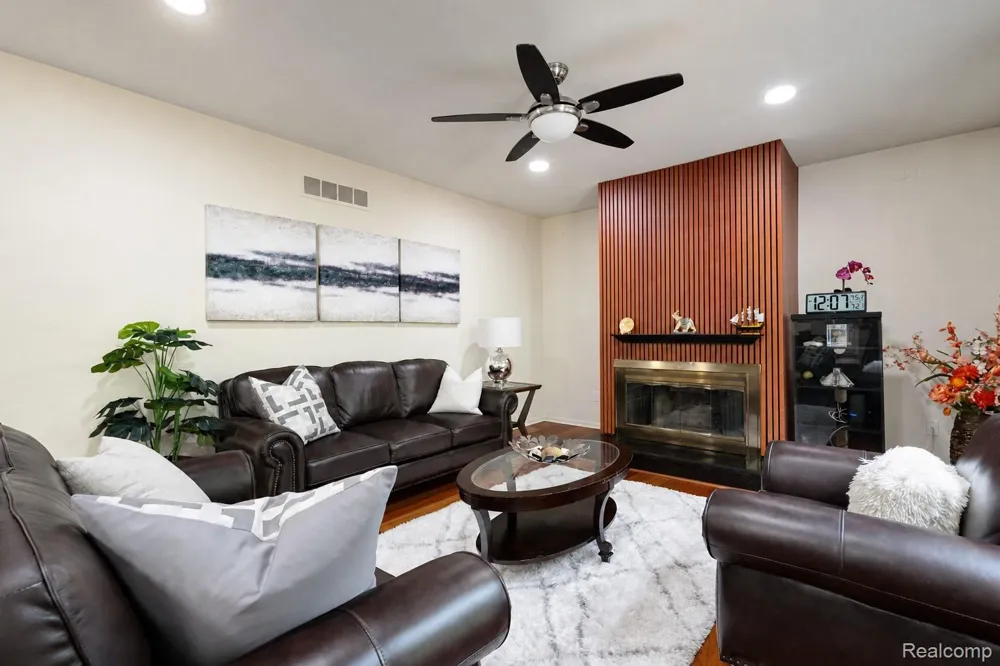 47370 Scarlet Drive Novi City, MI 48374