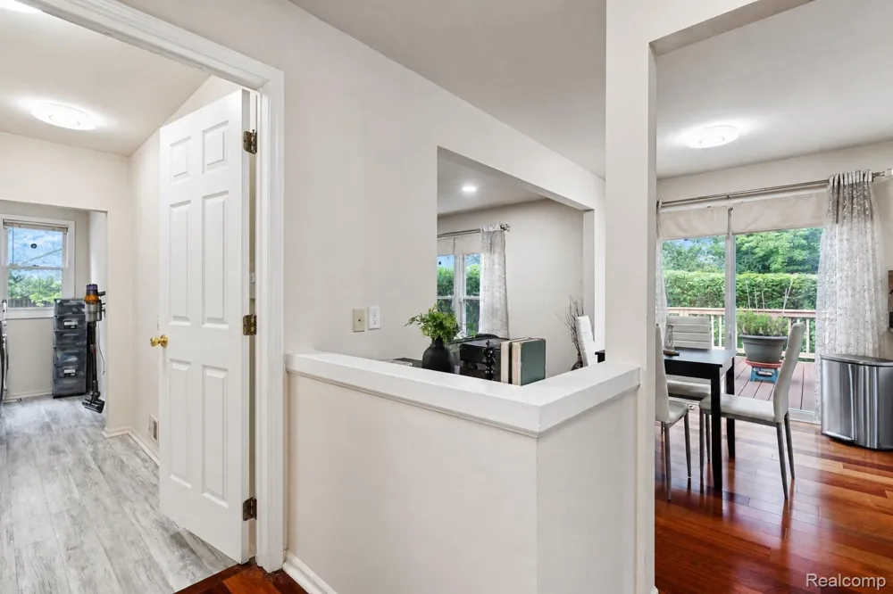 47370 Scarlet Drive Novi City, MI 48374