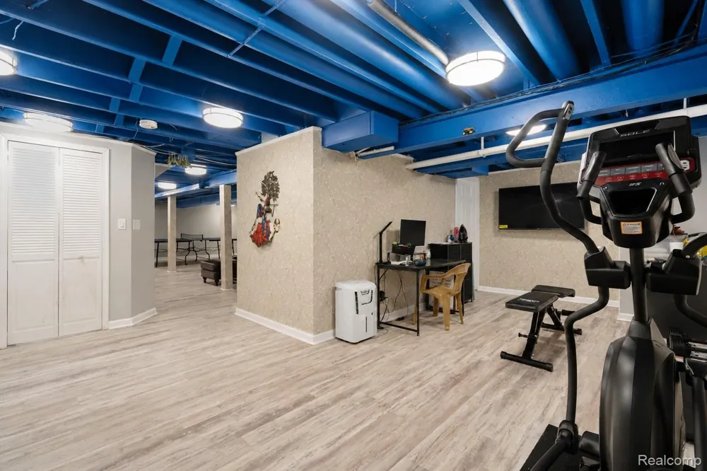 47370 Scarlet Drive Novi City, MI 48374