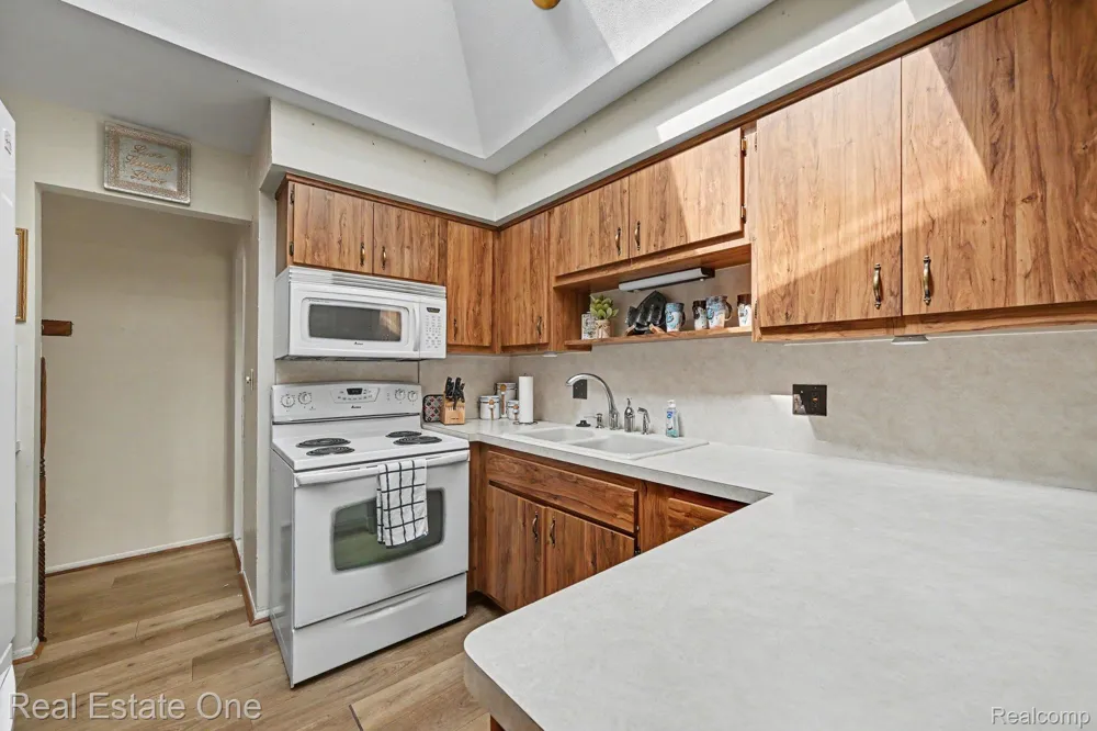 10928 Balfour Avenue Allen Park City, MI 48101