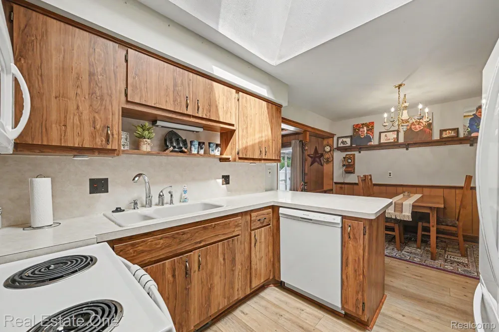 10928 Balfour Avenue Allen Park City, MI 48101
