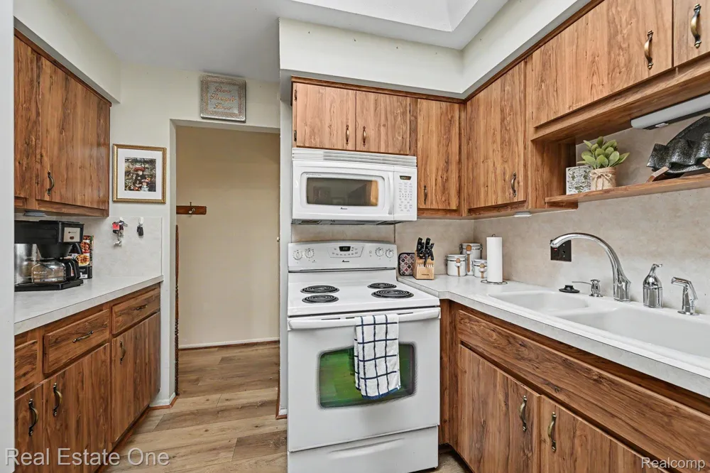 10928 Balfour Avenue Allen Park City, MI 48101