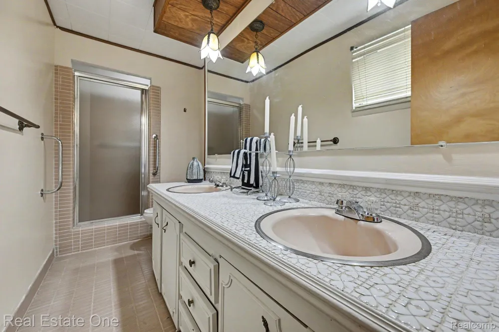 10928 Balfour Avenue Allen Park City, MI 48101