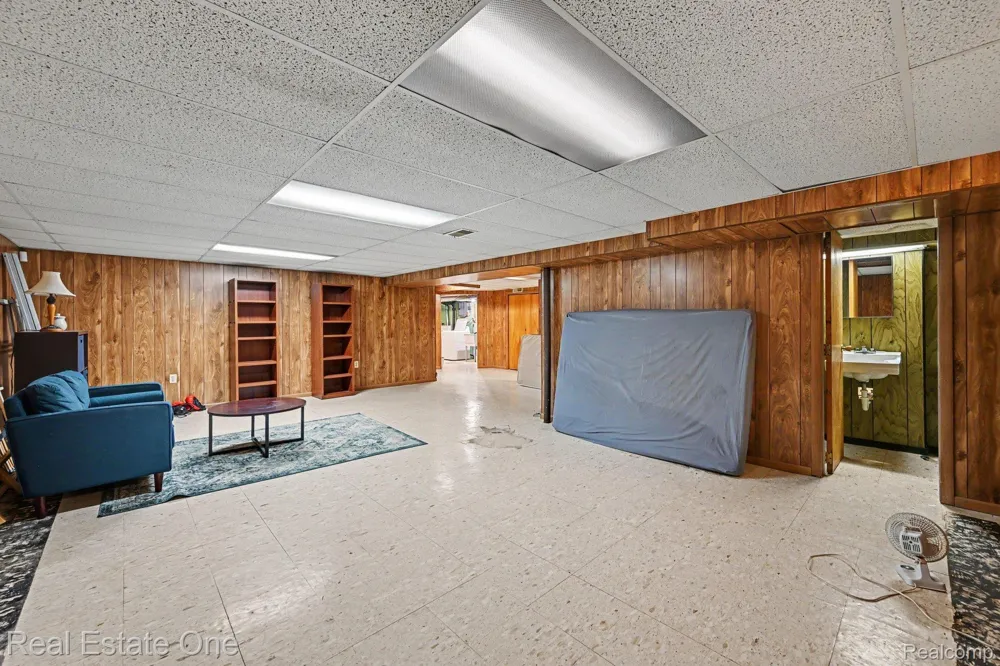10928 Balfour Avenue Allen Park City, MI 48101