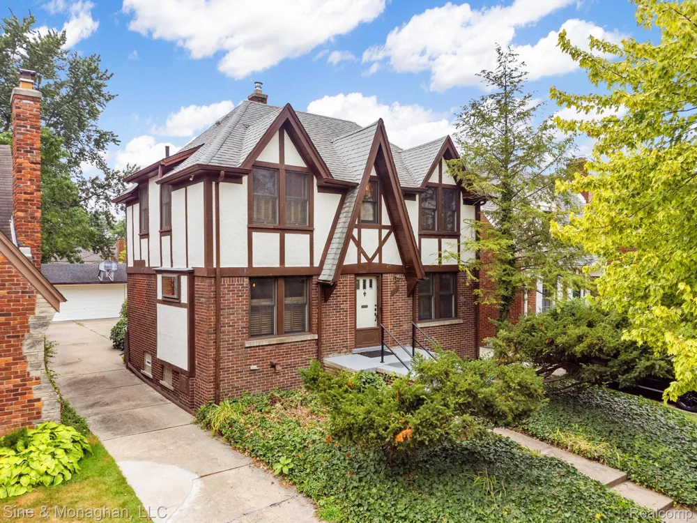 417 CLOVERLY ROAD Grosse Pointe Farms City, MI 48236