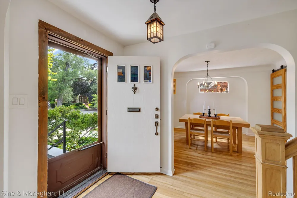 417 CLOVERLY ROAD Grosse Pointe Farms City, MI 48236